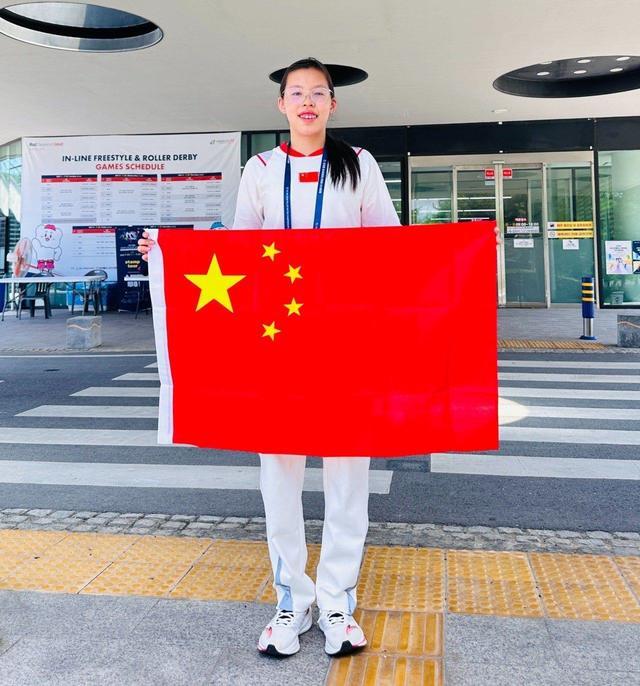 着轮滑鞋完