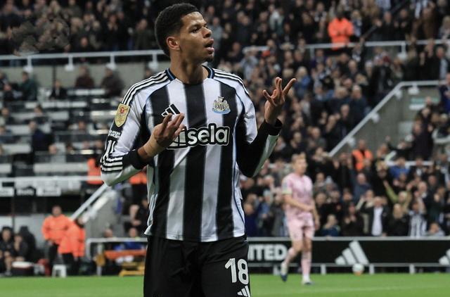 其中英超占, 取得